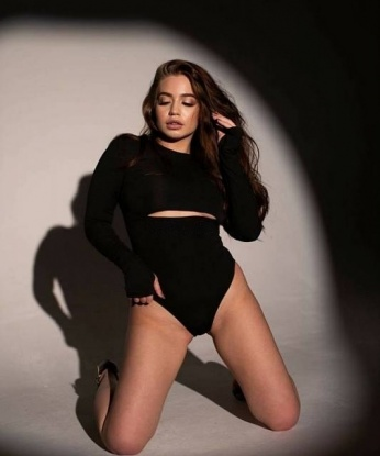 ⭐️
Мои услуги погрузят тебя в мир наслаждения и страсти. Я умею чувствовать тебя, быть внимательной к твоим потребностям и создавать незабываемые моменты. 💋
Моя улыбка и нежные прикосновения погрузят тебя в океан блаженства. Со мной ты сможешь испытать настоящие эмоции и ощутить каждую клеточку своего тела. 💫
Я могу стать твоей музой, которая порадует тебя своим талантом и интеллектом. А может быть, ты хочешь провести незабываемый вечер в Москве в моей компании, искушая вкусные блюда и наслаждаясь роскошным видом? 🌃
Мне важны отзывы клиентов, и я гарантирую тебе максимальное удовольствие и конфиденциальность. Фото подтверждают мою красоту и сексуальность. 💎
Так что не упускай возможность окунуться в мои объятия и испытать настоящий рай на земле. Жду тебя, мой герой! 🌹 1435, 22 года