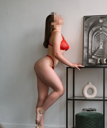 Соблазнительная брюнетка с шикарной фигурой и чувственными губами приглашает на встречу полную страсти и желания. Все твои мечты станут яркой реальностью! 13952, 20 лет